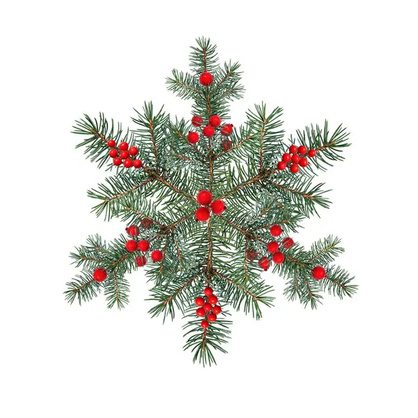 Yapay kırmızı böğürtlenlerle süslenmiş kozalaklı dallardan oluşan soyut kar tanesi. Noel dekoru. Şenlikli Noel düzenlemeleri, kartlar, davetiyeler yaratmak için tasarım ögesi.