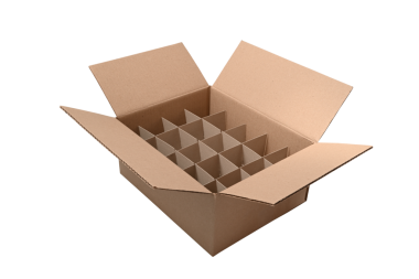 Beyaz arka planda izole edilmiş bölümlerin olduğu karton kutu.