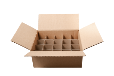 Beyaz arka planda izole edilmiş bölümlerin olduğu karton kutuyu aç. Kırılgan eşyaların ve cam şişelerin güvenli bir şekilde taşınması için kutu.