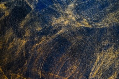 Koyu mavi dokuda altın vuruşlarla soyut bir arkaplan. İnme, röfle ve yanardönerle desenli yüzey.