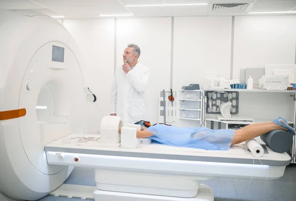 stock image MRI. MRI procedure in the diagnostic medical center