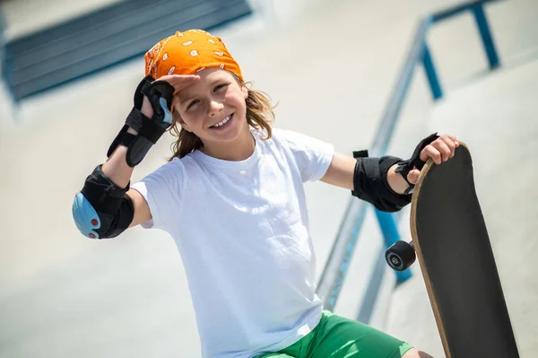 Joyous Cute Kid Skateboard Sitting Guardrail Smiling Camera — Stock Photo, Image