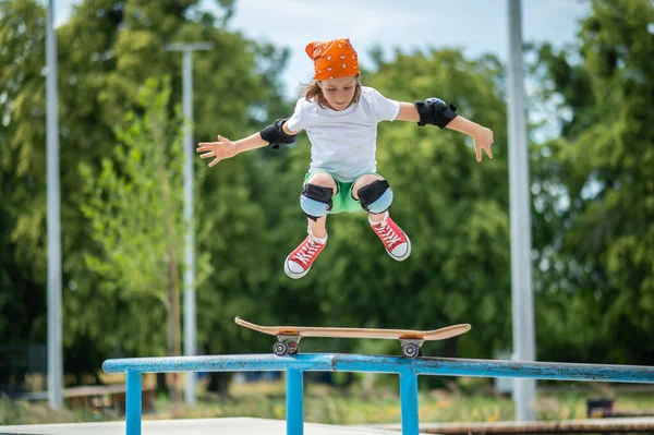Preadolescent Boy Safety Gear Floating Air His Skateboard Rolling Guardrail — Stock Photo, Image