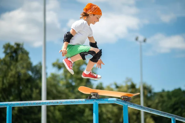 Professional Young Skateboarder Floating Air Skateboard Rolling Guardrail — Stock Photo, Image