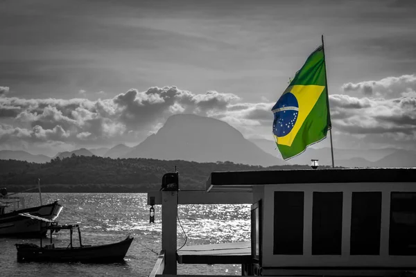 Bandeira Brasil Rasgada Colorida Com Fundo Preto Branco — Fotografia de Stock