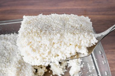 Kuskus kasesi, tipik Brezilya yemeği, tapyoka, süt, şeker ve hindistan cevizi sütü ile yapılır. Tek parçadan kes.