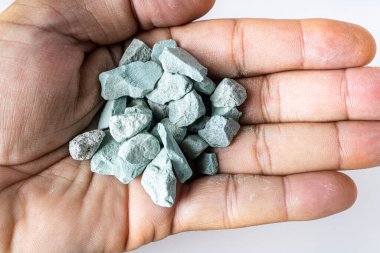 Deniz akvaryumunda acil durumlarda kullanılan amonyak çıkarıcı..