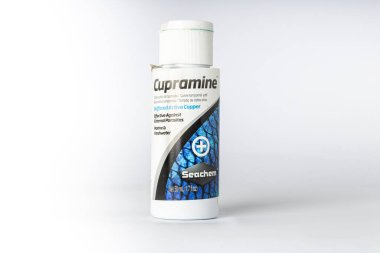 Vitoria ES Brazil - 2009 Nisan 2023: Deniz balığı karantina prosedürü için Cupramine ürünü. Protozoayı balıktan ayır.