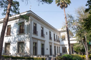 Ciudad de Mexico, CDMX, 10 12 22, başkanlık binasının ana girişi, Museo de los Pinos, insan yok.
