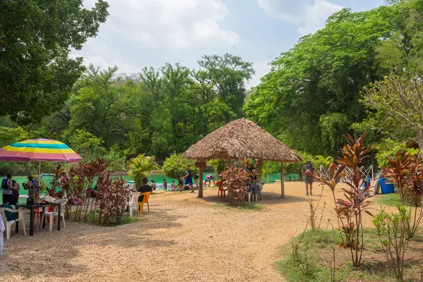 stock image San luis potosi, san luis potosi, 24 05 01,  Tourist group enjoy at the public entrance to the river in summer