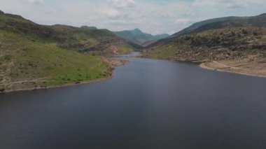 El Potosino Barajı, San Luis Potosi Doğal Alanı, Dağlı ve Yeşil Arazili Güzel Hava Manzarası, Kentsel Alanı olmayan