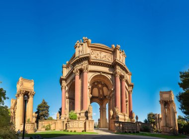 10 07 2024 San Francisco California Güzel Sanatlar Tiyatrosu manzarası Bir yaz günü boyunca güzel ve dev mimari, Turist dönüm noktası,