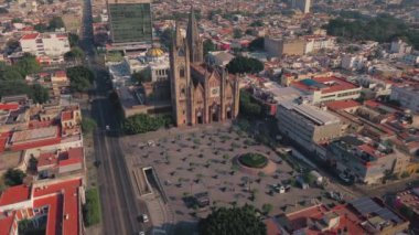 11 19 2024 Guadalajara Jalisco Kutsal Ayin hava aracı görüntüsü, turizm alanı, tatil yeri, insan yok, şehir merkezi.
