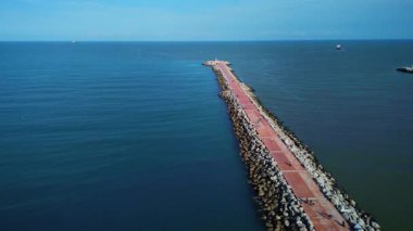 Miramar Sahili 'ndeki Tampico limanının dalgalı sularının güzel hava manzarası.