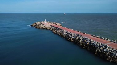 Miramar Sahili 'ndeki Tampico limanının dalgalı sularının güzel hava manzarası.