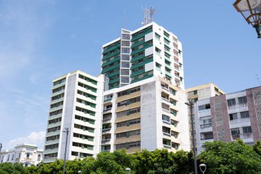 Maputo 'nun siluetine hükmeden modern yerleşim binaları, yemyeşil alanlar arasında şehrin kentsel gelişimini gözler önüne seriyor.