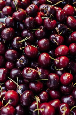 Doğal kırmızı kirazların mozaik tipi fotoğrafı.