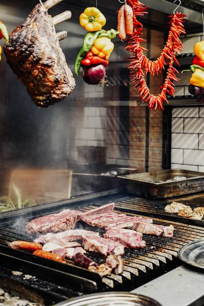 アルゼンチンのバーベキューで牛肉の肉 — ストック写真