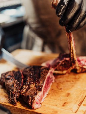 Tahtada harika Arjantin eti var.