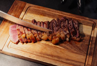 Tahtada harika Arjantin eti var.