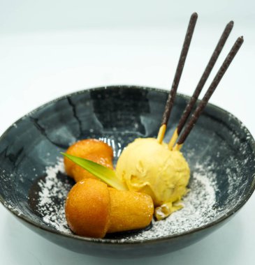 Vanilla ice cream and sponge cake dessert