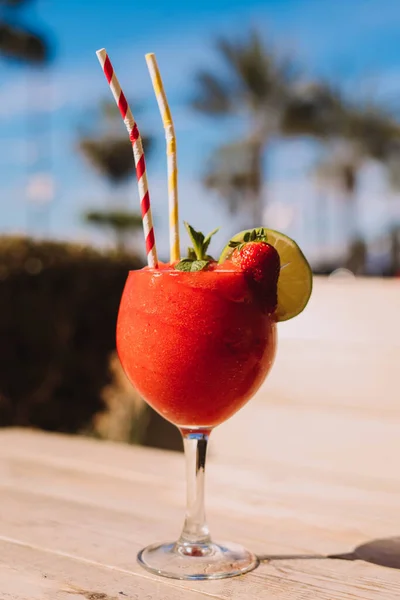 Ein Erdbeer Daiquiri Ist Ein Köstlicher Cocktail Aus Rum Limettensaft — Stockfoto