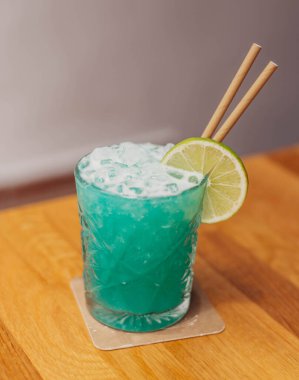 Donmuş kavun aromalı rom kokteyli.