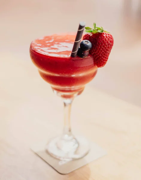 Cocktail Daiquiri Com Sabor Morango Congelado Com Rum — Fotografia de Stock