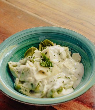 İtalyan usulü ev yapımı ve taze doldurulmuş makarna..