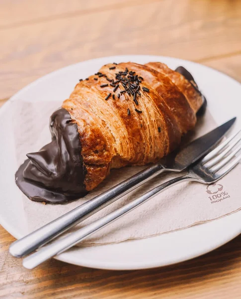 Croissant Mantequilla Chocolate Típico Repostería Francesa Mediterránea — Foto de Stock