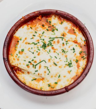 Tipik bir İtalyan tarifi lazanyası.