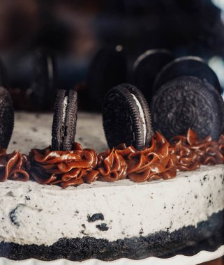 Meşhur bir kurabiyeden lezzetli çikolatalı pasta.