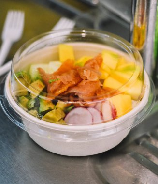 Taze ve sağlıklı sebze kabı.