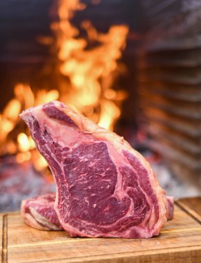 En kaliteli Arjantin bifteğinin ham kesimi..