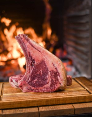 En kaliteli Arjantin bifteğinin ham kesimi..