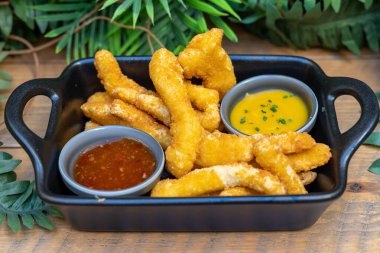 Menüye eşlik etmesi için patates kızartması veya tatlı patates.