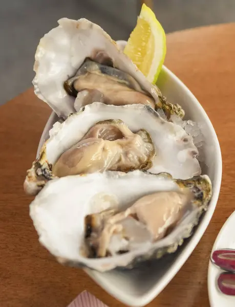stock image Serving of high quality oysters