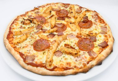 Taze malzemeli farklı İtalyan pizzaları.