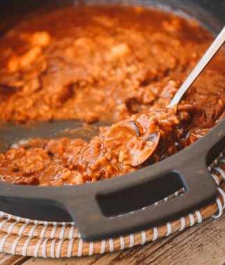 Premium deniz mahsullü ızgara pilav. Bir gurme restoran yemeği..