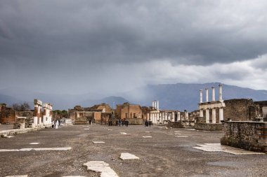 Pompei 'nin harabeleri yağmurdan sonra, Napoli, İtalya