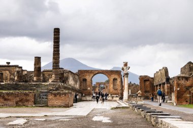 Pompei 'nin harabeleri yağmurdan sonra, Napoli, İtalya