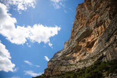 Congost de Mont Rebei, gök mavisi nehirli dağ geçidi, Aragon, Katalonya, İspanya 'da yürüyüş.