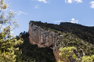 Congost de Mont Rebei, gök mavisi nehirli dağ geçidi, Aragon, Katalonya, İspanya 'da yürüyüş.