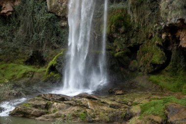 Salto de la novia de Navajas, Valencia, İspanya 'da şelale