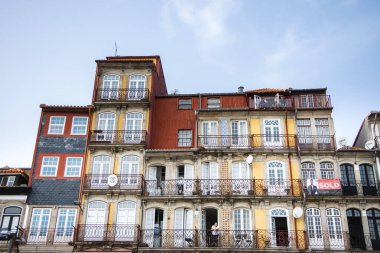 Azulejo 'lu geleneksel Portekiz evleri, tipik Portekiz ev dekorasyonu, Porto