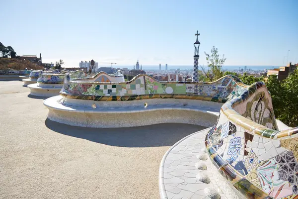 Antonio Gaudi, Barcelona 'nın Park Guell' deki yılan mozaiği tezgahı.