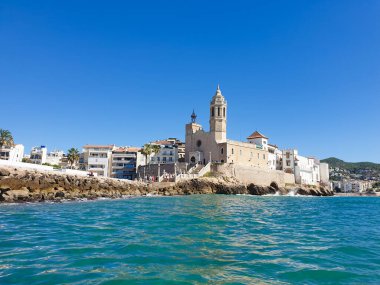 Kilisenin deniz manzarası Sant Bartomeu ve Santa Tecla Sitges