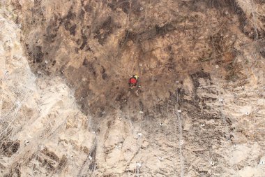 Dağcı modeli kayalara yerleştirildi