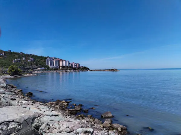 Doğal sahil deniz şehri manzarası