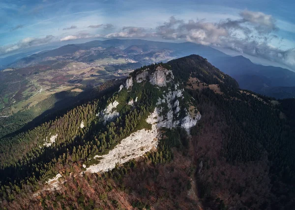 Gün batımında Roszutec tepesi - Slovakya dağı Fatra. Yüksek kalite fotoğraf